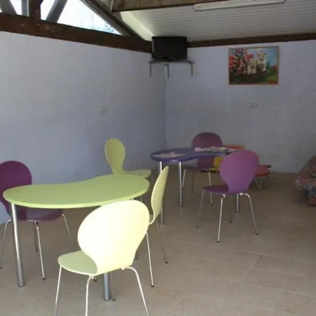 Mobil Animaux Ok - 6 Pers. - Api-1-52-2395 La Chapelle-Aubareil